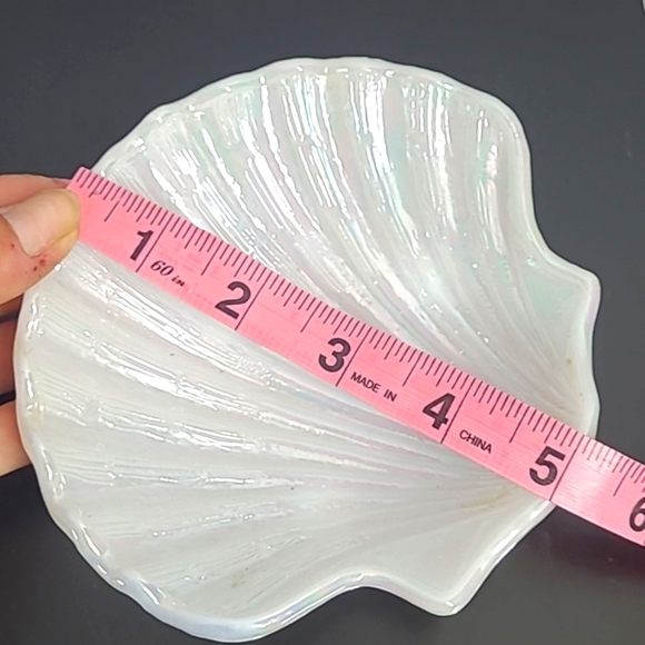 Vintage 90s Avon Glass Clamshell Seashell White Rainbow Iridescent Jewelry Dish - Picture 14 of 14